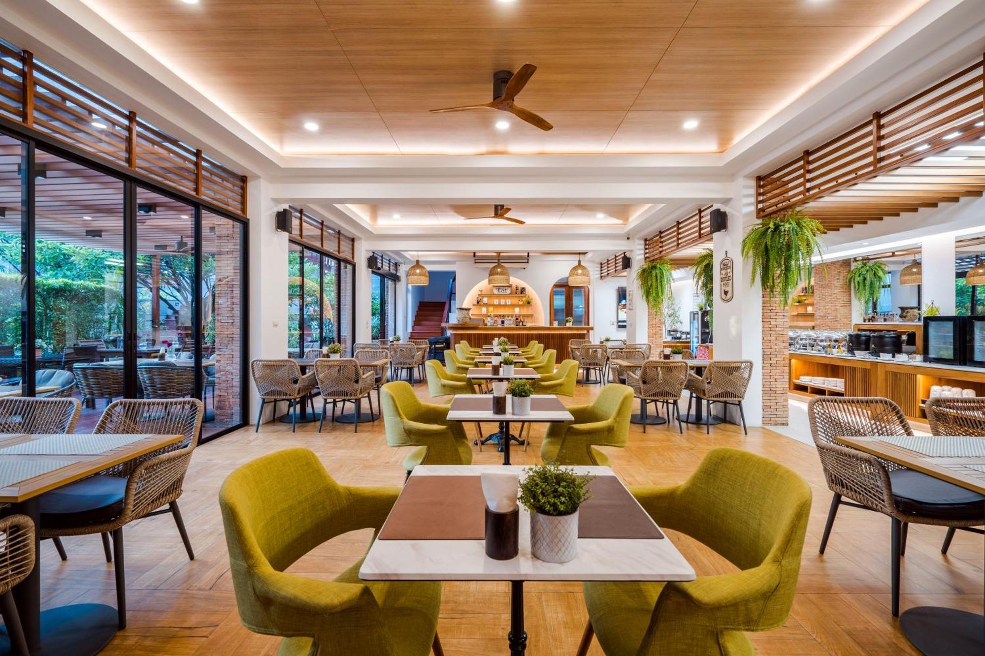 Ayrest Hua Hin Hotel Bagian luar foto