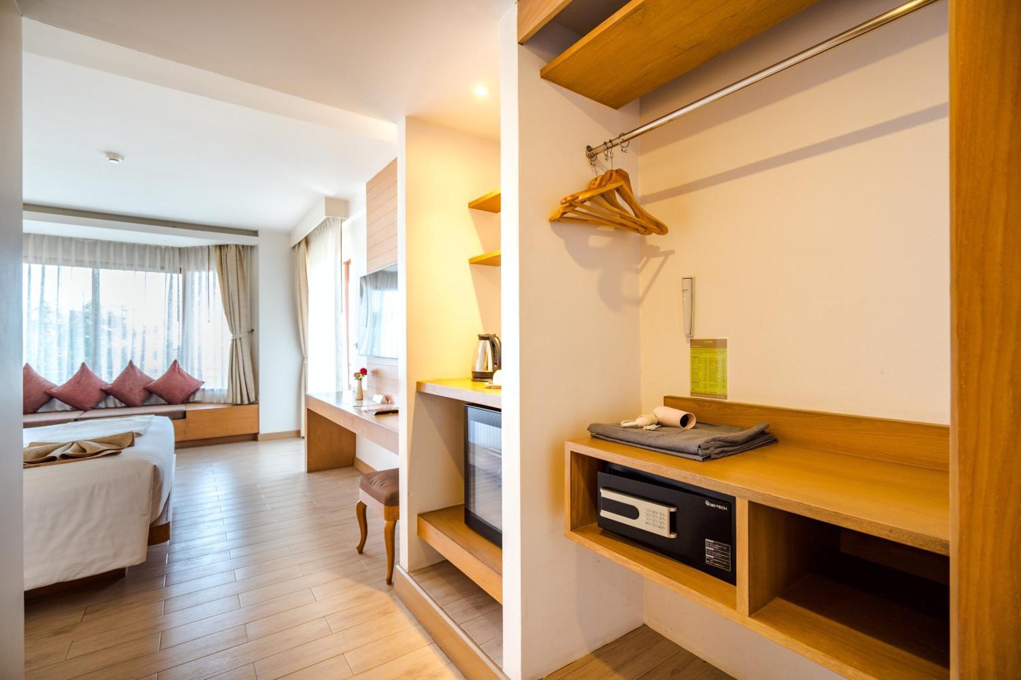 Ayrest Hua Hin Hotel Bagian luar foto
