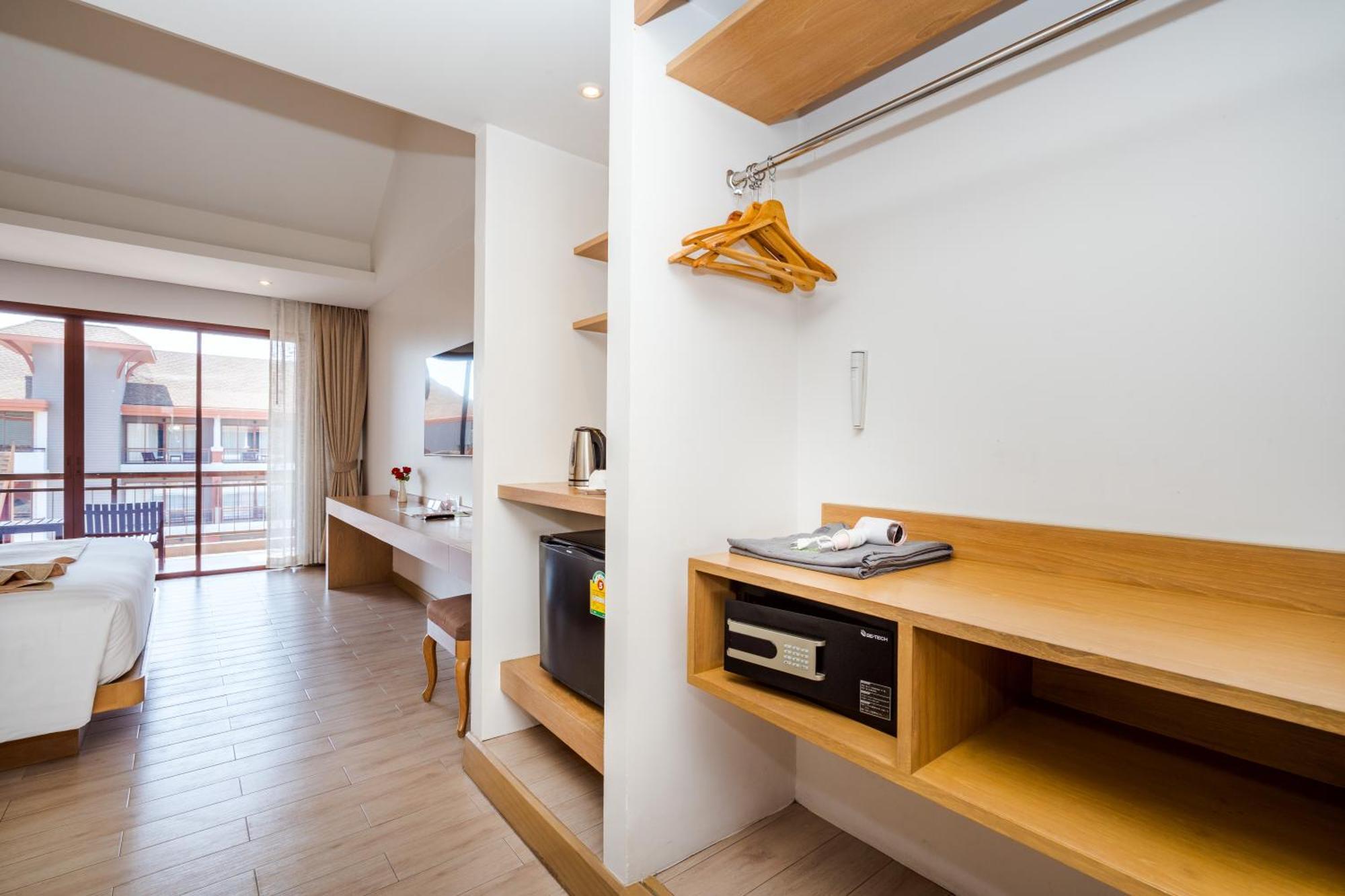 Ayrest Hua Hin Hotel Bagian luar foto
