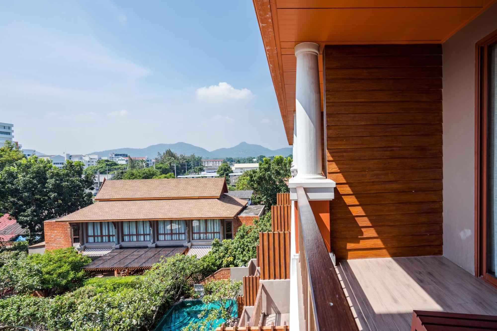 Ayrest Hua Hin Hotel Bagian luar foto