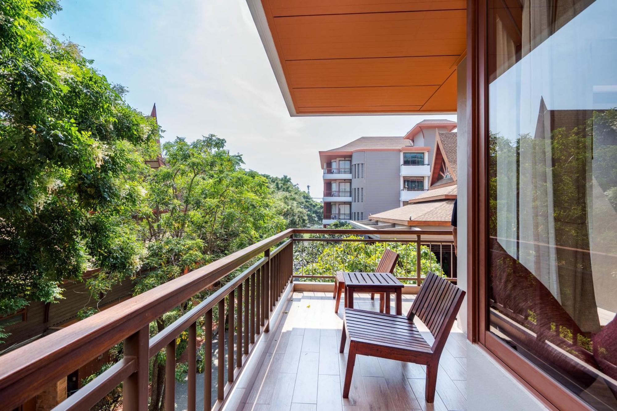 Ayrest Hua Hin Hotel Bagian luar foto